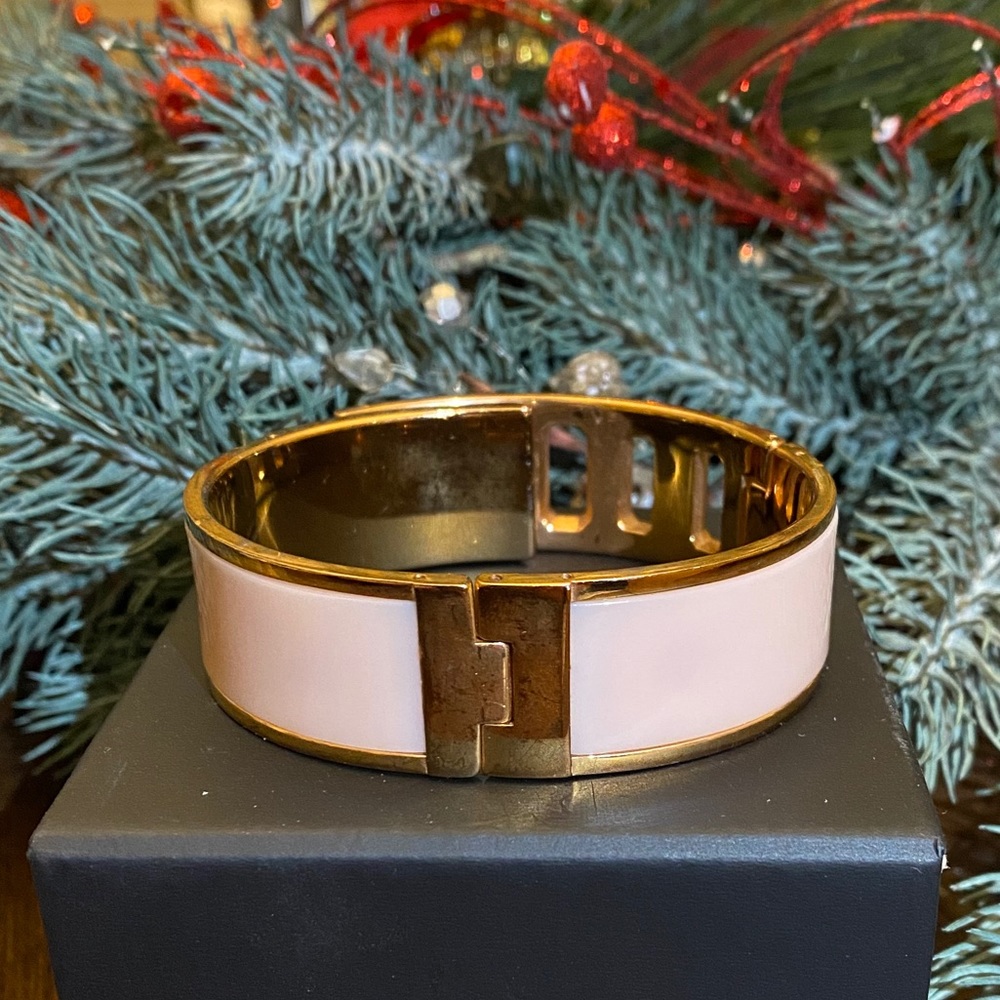 Michael Kors Rose Gold Pavé Turn-Lock Bangle - Picture 3 of 7